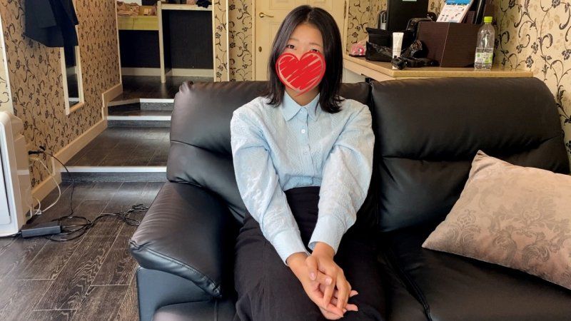 Just graduated,18 years old ♡ A plain and serious civil servant