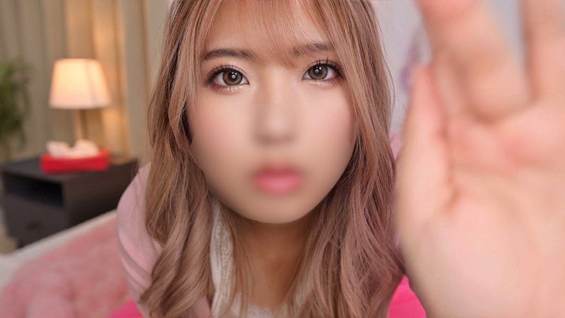 用粉丝满足性慾的痴女Cosplayer。为了满足性慾,以变态装扮突袭粉丝家中进行性交
