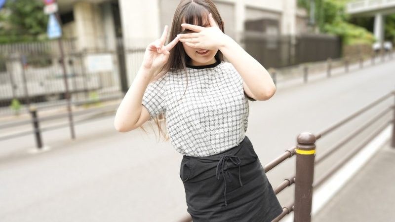 露出舌頭做和平表情百戰經驗豐富的女孩 反町智美