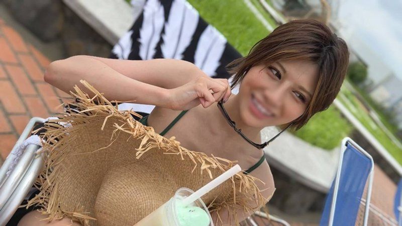 A 175cm model-bodied big-breasted gyaru (25) picked up at the pool,repeatedly pounded by an old man