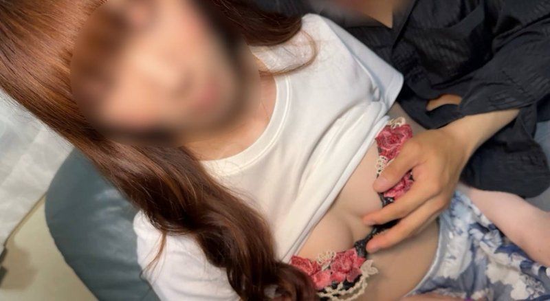 【素人】 スタイル抜群で色気ありすぎの激エロ人妻。旦那以外とはやらない危険な中出しハメに悶絶。特典2本有り