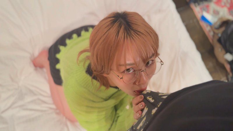 因为太可爱的女大学生以私服和Cosplay装扮全力为我服务,所以我用内射和口内射精回报了她。