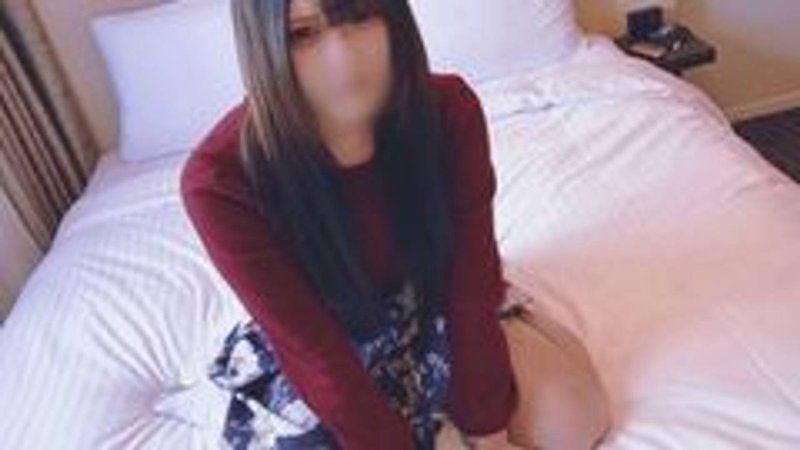 【露臉】咖啡廳女服務生Kana，生活困難急需支援。禁欲8天的憤怒中年男人肉棒無套大量射精。
