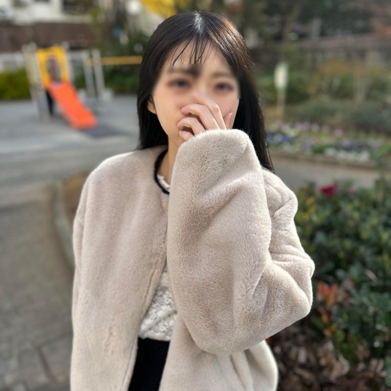 身高148cm的嬌小纖細OL說著「請給我精液♥」懇求中出！對著白皙柔軟的肌膚和纖細的身材，用激烈活塞運動讓她瘋狂高潮的影像