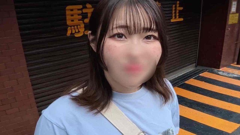 首次拍攝♥完全露臉♥搭訕有男友的普通OL去酒店約會！騎乘位一邊發出哭聲一邊持續扭腰,最後懇求「射在裡面♡」大量無套內射！【海外版】附贈特典