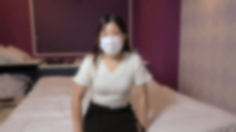 【購買者特典/評論特典 有】那個素人稍微長大一點回來了。挑戰人生第一次的除毛，從毛茸茸的那個地方，粉紅色的淫穴逐漸顯現出來。為了紀念無毛，大量中出播種