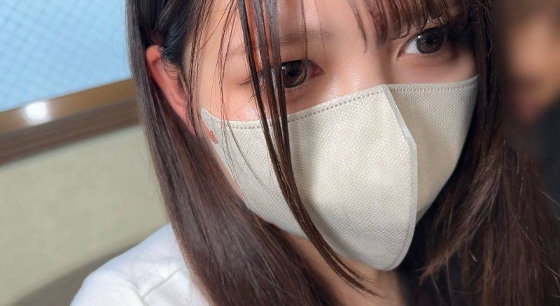 【完全素人】可愛卻過於色情的逸材19歲。危險日但仍無套插入。感覺太好腰無法停止，大量內射。