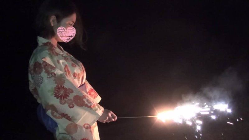 【绝版】传说中的白皙Ｈ罩杯爆乳美女与盛夏海边性爱！珍贵泳装姿态下的盛夏高潮性爱＆浴衣烟火口交射精！