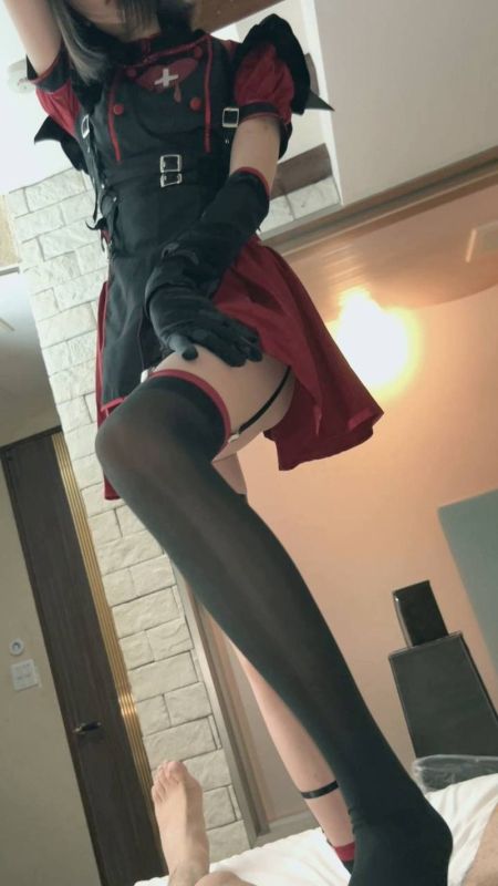 172cm美脚のあのコと、黒いエロナース服で踏まれてハメて中で出して